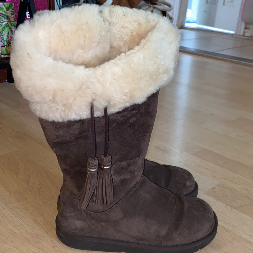 Ugg brown Plumdale Cuff suede W/ tassels